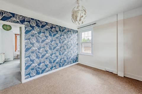 2 bedroom flat for sale, Top Road, East Grinstead