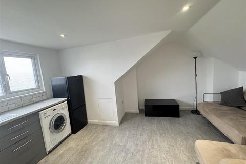 2 bedroom apartment to rent, Normanshire Drive, London E4