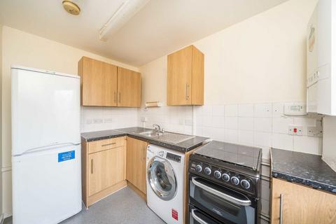 1 bedroom flat to rent, Well Close, London SW16
