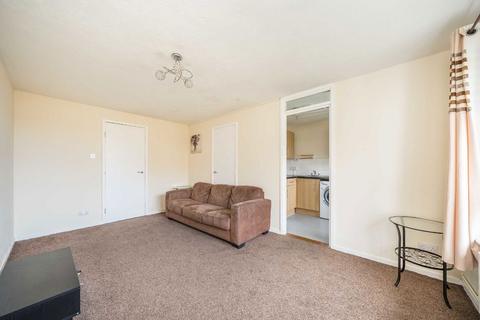 1 bedroom flat to rent, Well Close, London SW16