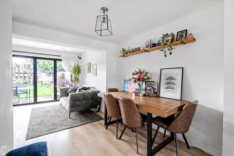 2 bedroom semi-detached house for sale, Farm Road, Esher, KT10