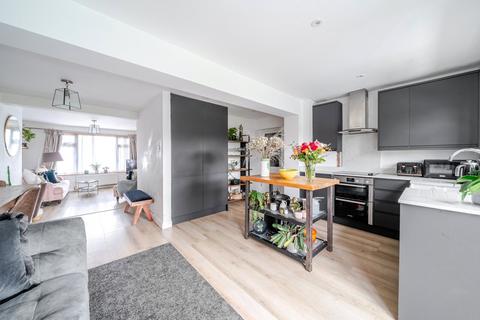 2 bedroom semi-detached house for sale, Farm Road, Esher, KT10
