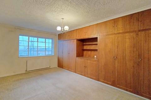 3 bedroom flat for sale, Flat 27 Thurlby Croft, and Garage 14, Mulberry Close, Hendon, London, NW4 1QP