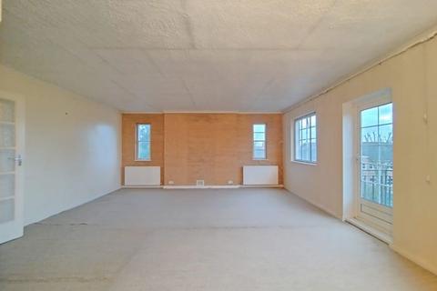 3 bedroom flat for sale, Flat 27 Thurlby Croft, and Garage 14, Mulberry Close, Hendon, London, NW4 1QP