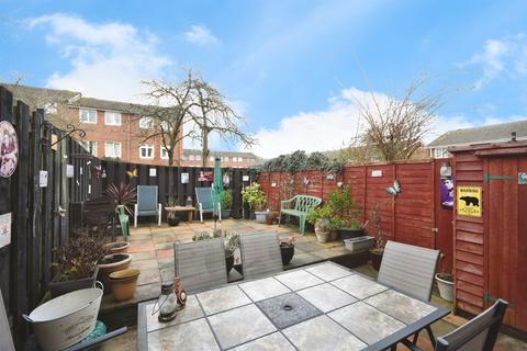 3 bedroom terraced house for sale, Sevenoaks Close, Romford