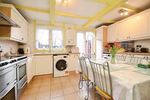 3 bedroom terraced house for sale, Sevenoaks Close, Romford