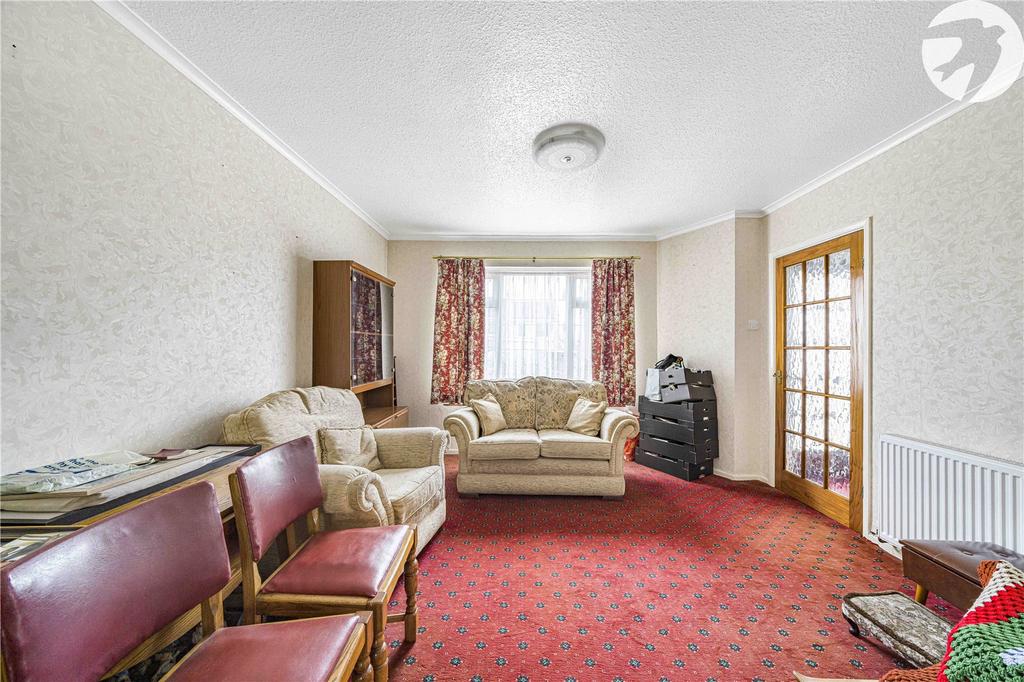 Lounge/Dining