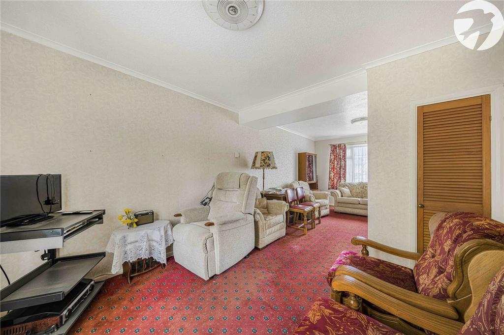 Lounge/Dining
