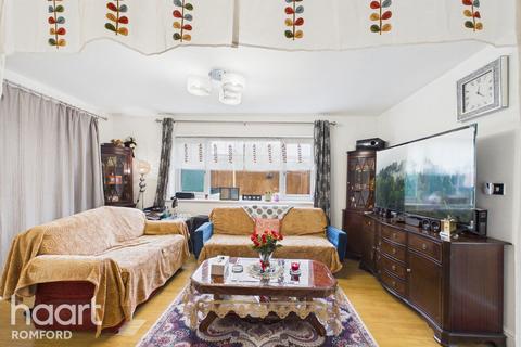 1 bedroom maisonette for sale, Crow Lane, ROMFORD