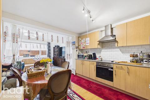 1 bedroom maisonette for sale, Crow Lane, ROMFORD
