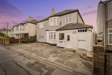 5 bedroom detached house for sale, Wennington Road, Rainham