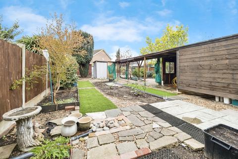 5 bedroom detached house for sale, Wennington Road, Rainham