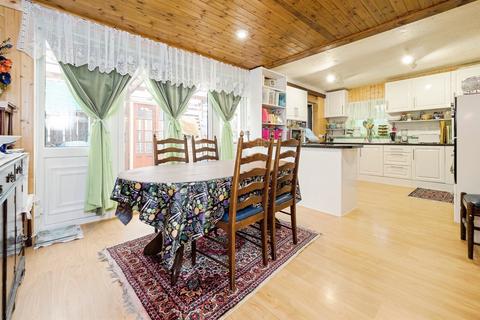 5 bedroom detached house for sale, Wennington Road, Rainham