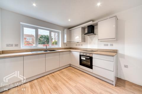 4 bedroom detached house to rent, Admiral Close, Lytham St. Annes, Lancashire