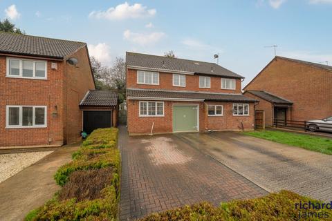 3 bedroom semi-detached house for sale - Bayleaf Avenue, Woodhall Park, Swindon, SN2