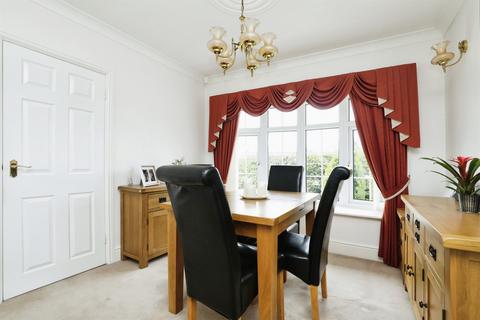 3 bedroom detached house for sale, Hillside Crescent, Worksop