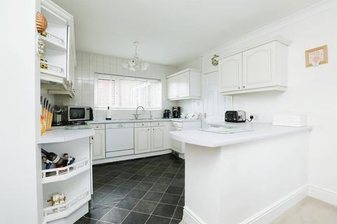 3 bedroom detached house for sale, Hillside Crescent, Worksop