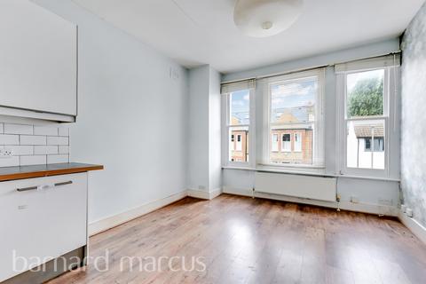 2 bedroom flat for sale, Alderbrook Road, London