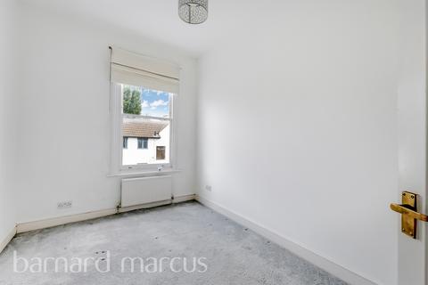2 bedroom flat for sale, Alderbrook Road, London
