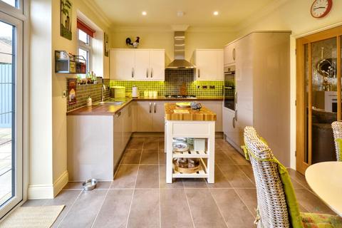 3 bedroom semi-detached house for sale, Kingshurst Gardens, Badsey, WR11 7AR