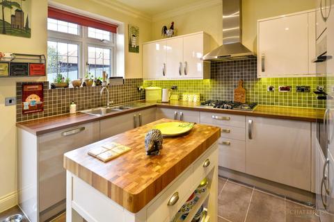 3 bedroom semi-detached house for sale, Kingshurst Gardens, Badsey, WR11 7AR