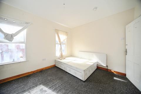 3 bedroom terraced house for sale, Saxon Road, Luton