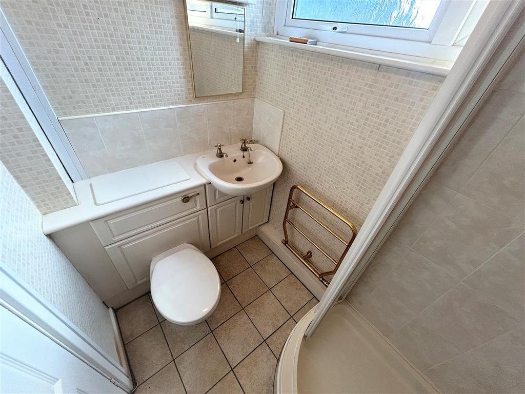 Shower room 2.jpg