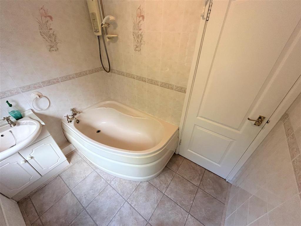 Bathroom.jpg