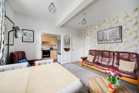 2 bedroom flat for sale, Victoria Road, Leighton Buzzard