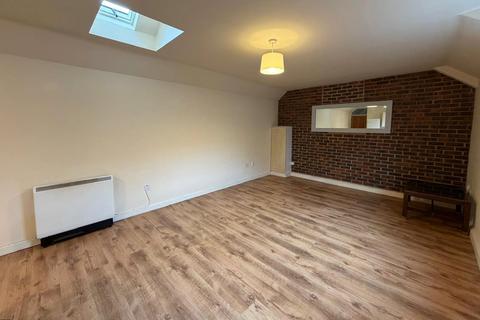 1 bedroom apartment to rent, Chapel Street, Petersfield, Hampshire, GU32
