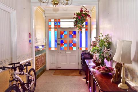 2 bedroom flat for sale, Elms Avenue, Eastbourne