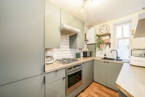 2 bedroom flat for sale, Ambleside Avenue, London SW16