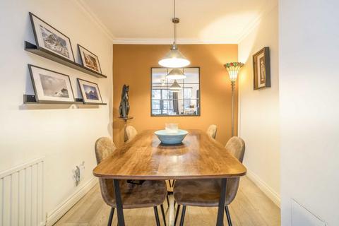 2 bedroom flat for sale, Ambleside Avenue, London SW16