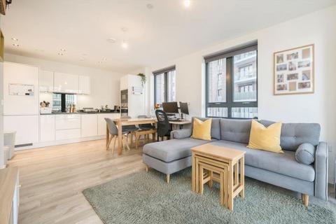 2 bedroom flat for sale, Lakeside Drive, London NW10