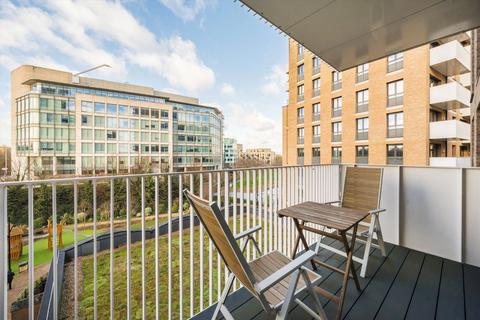 2 bedroom flat for sale, Lakeside Drive, London NW10