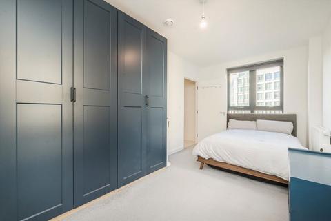 2 bedroom flat for sale, Lakeside Drive, London NW10