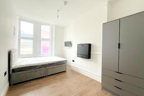 1 bedroom house of multiple occupation to rent, Clifftown Road, Southend-on-Sea SS1