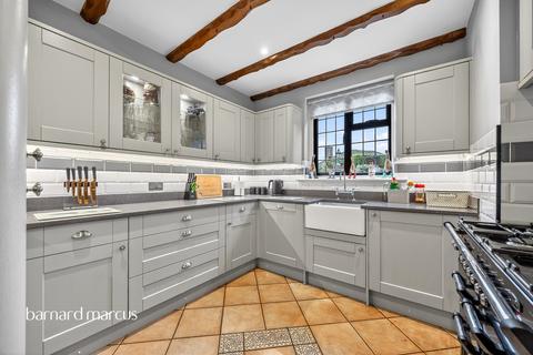 4 bedroom detached house for sale, Glebe Hyrst, South Croydon