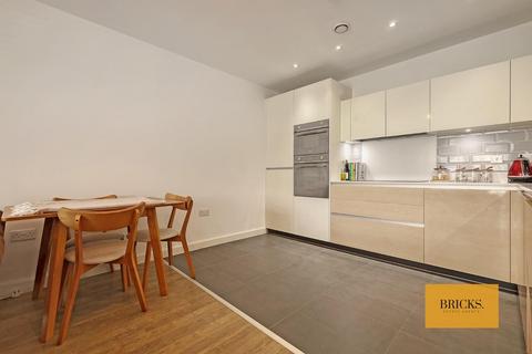 2 bedroom apartment to rent, Safflower Lane, Romford RM3