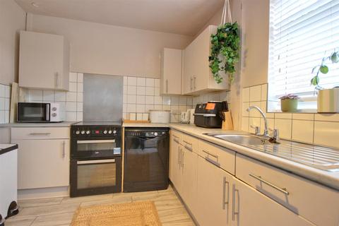 2 bedroom end of terrace house for sale, Priory Road, Hull