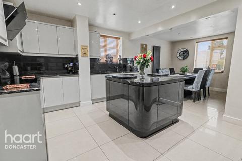 5 bedroom semi-detached house for sale, Victoria Road, Bentley, Doncaster