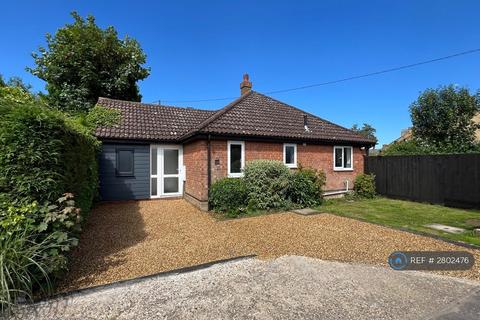 3 bedroom bungalow to rent, Winstree Road, Stanway, Colchester, CO3