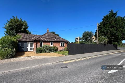 3 bedroom bungalow to rent, Winstree Road, Stanway, Colchester, CO3