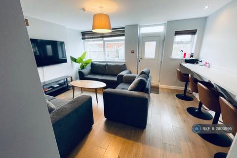 1 bedroom in a house share to rent, Arle Gardens, Cheltenham, GL51