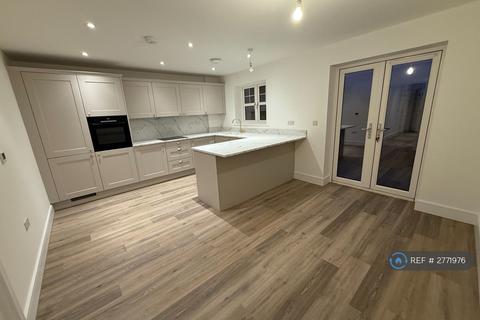 3 bedroom semi-detached house to rent, Monarch Place, Newington, ME9