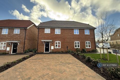 3 bedroom semi-detached house to rent, Monarch Place, Newington, ME9
