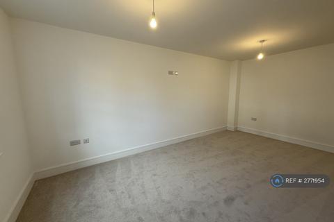 3 bedroom semi-detached house to rent, Monarch Place, Newington, ME9