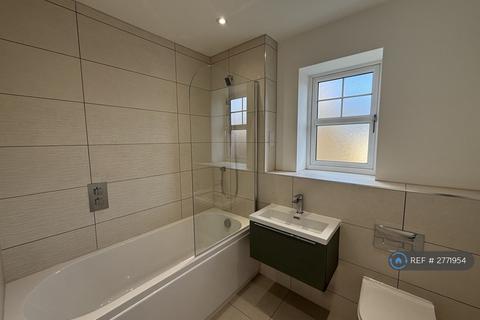 3 bedroom semi-detached house to rent, Monarch Place, Newington, ME9