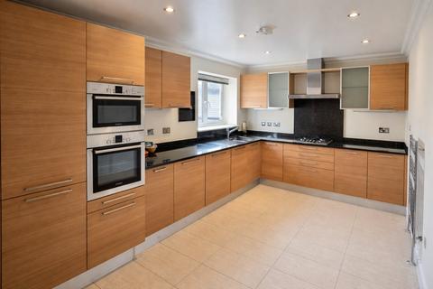 2 bedroom flat to rent, 120 Regents Park Rd, Finchley Central