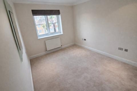 2 bedroom flat to rent, 120 Regents Park Rd, Finchley Central